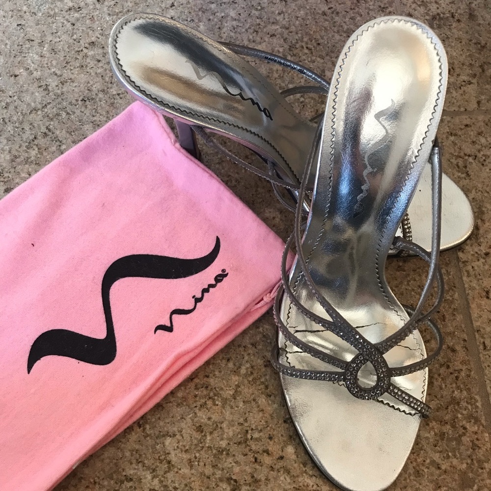 Nina silver metallic leather jewel slides size 7.5